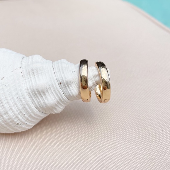 14k Gold Filled Minimalist Huggie Earrings - Picture 4 of 6